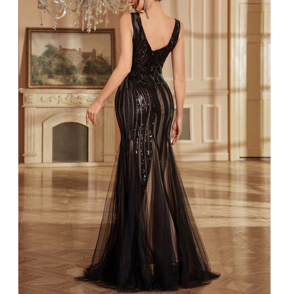 Luxe Black V neck Sequin Mermaid Hem Fitted Party Evening Wedding Dress - Picture 5 of 9